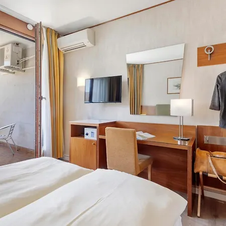Delfino Hotel 3*